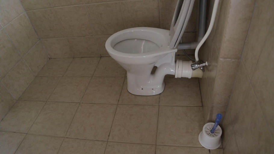 Bathroom 4, Commonlens Inn Hotel., Busiiro