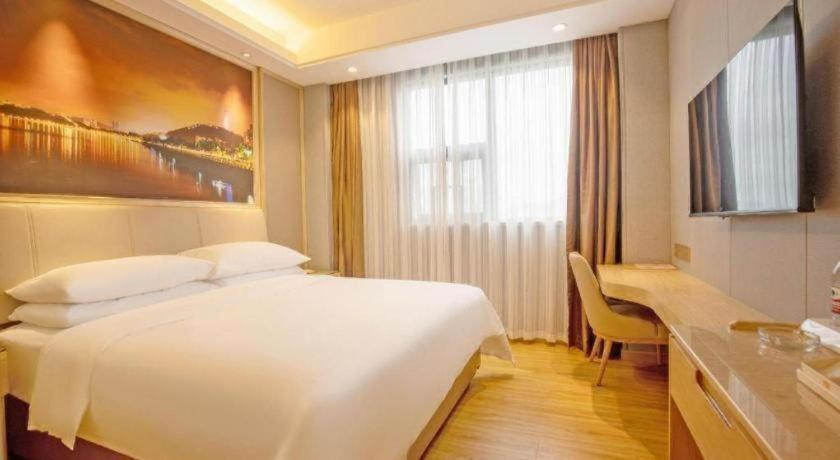 Bedroom 2, Vienna Hotel Zhuhai Huafashangdu Nanping Science Industrial Park, Zhuhai