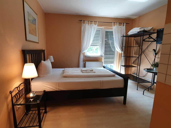 Bedroom 2, CityPark Hotel, Köln