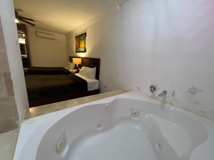 Bathroom 3, Hotel Rincon Real Suites, Durango