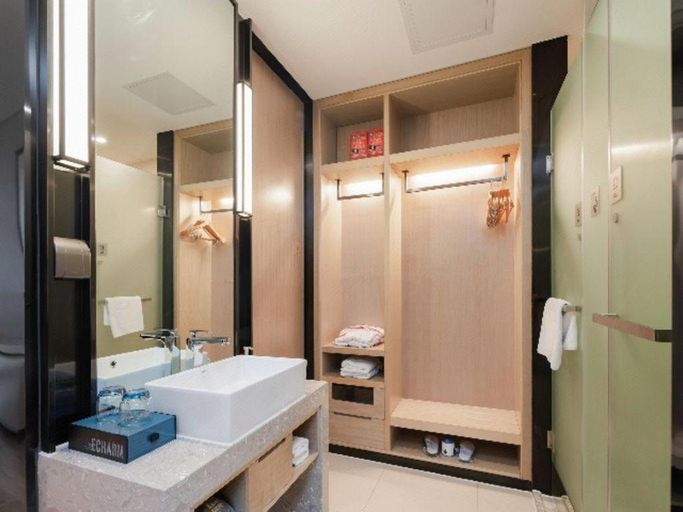 Bathroom, Echarm Hotel Liuzhou Liunan Wanda Plaza, Liuzhou