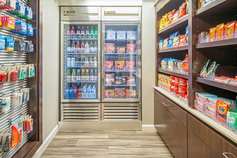 Food & Drinks 5, La Quinta Inn & Suites Baton Rouge Seigan Lane, East Baton Rouge
