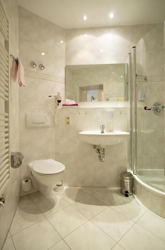 Bathroom 3, Hotel Schwarzwaldhof Gutzweiler, Breisgau-Hochschwarzwald