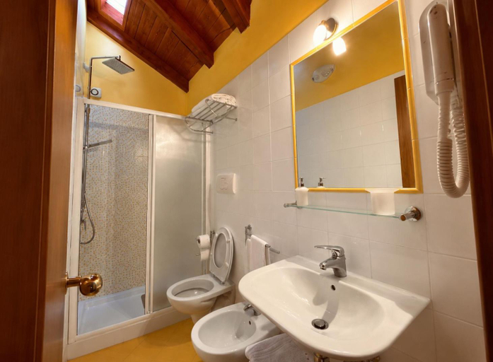Bathroom 2, L'Aurora, Reggio Di Calabria