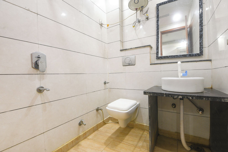 Bathroom 4, Fabhotel Rivaaz, Delhi