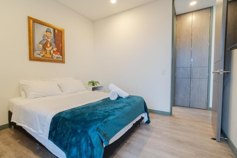 Room 2, Class Suites, Medellín