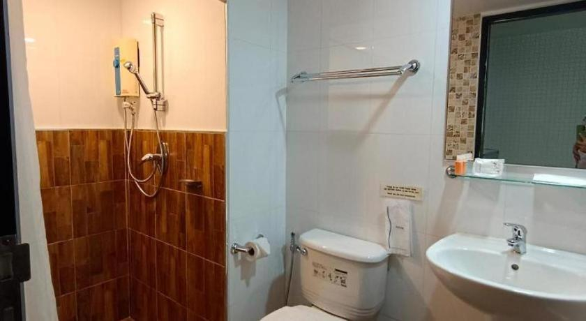 Bathroom 4, Ideal Hotel Pratunam, Ratchathewi
