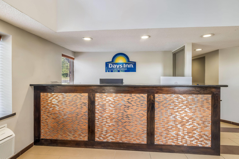 Public Area 2, Days Inn by Wyndham Geneva/Finger Lakes, Ontario