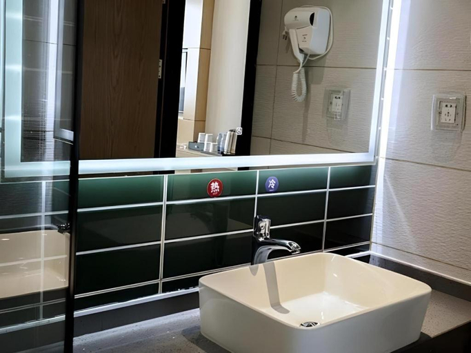 Bathroom 3, GreenTree Inn Express Yingtan Yujiang Railway Station, Yingtan