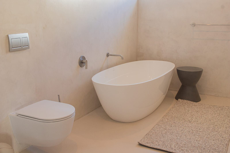 Bathroom 5, Salt and Sand, Eden
