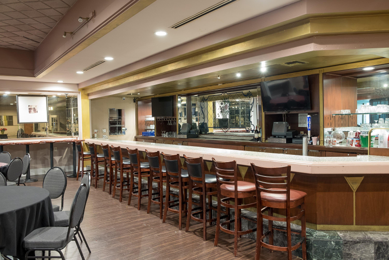 Food & Drinks 5, Howard Johnson by Wyndham Fullerton/Anaheim Conference Cntr, Orange