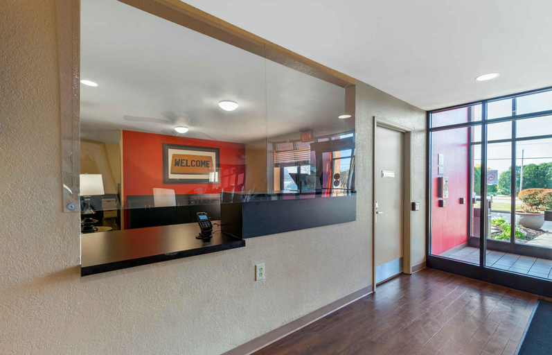 Public Area 2, Extended Stay America Select Suites Rockford State Street, Winnebago