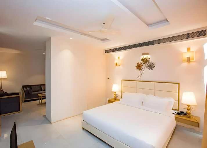 Bedroom 2, Hotel Sapphire Premium , Satara