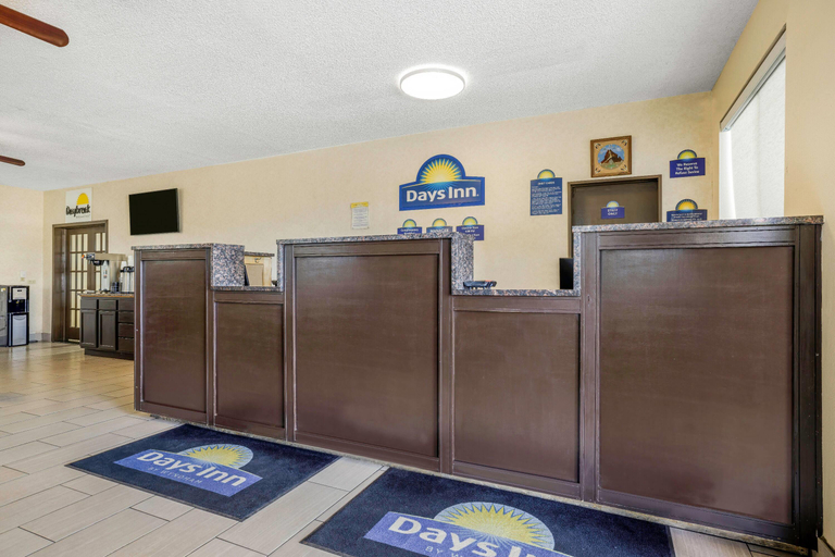 Public Area 2, Days Inn by Wyndham Cortez, Montezuma