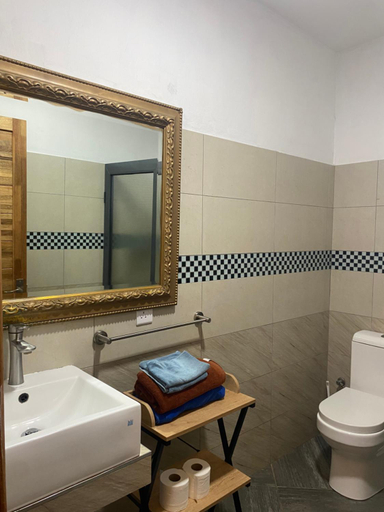 Bathroom 4, KSTUDIOS