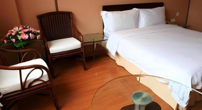 Bedroom 2, Hedong Hotel, Shenzhen