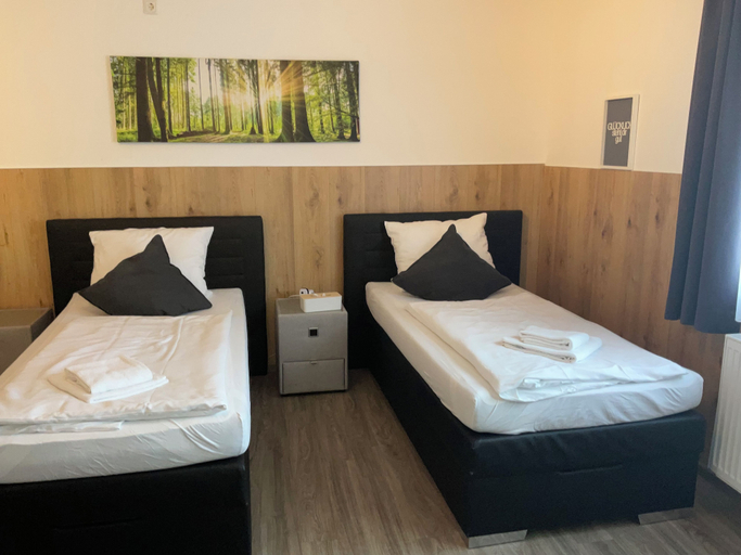 Bedroom 4, Gästehaus Würzburg 24h, Würzburg