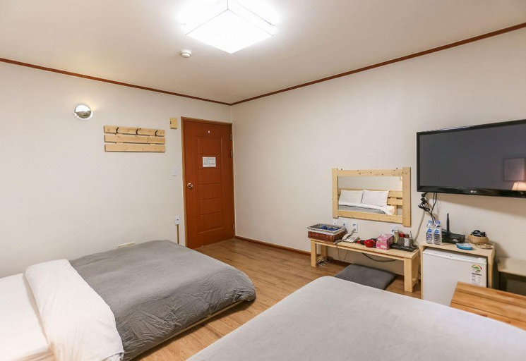 Bedroom 2, Jeju Venice Hotel, Jeju