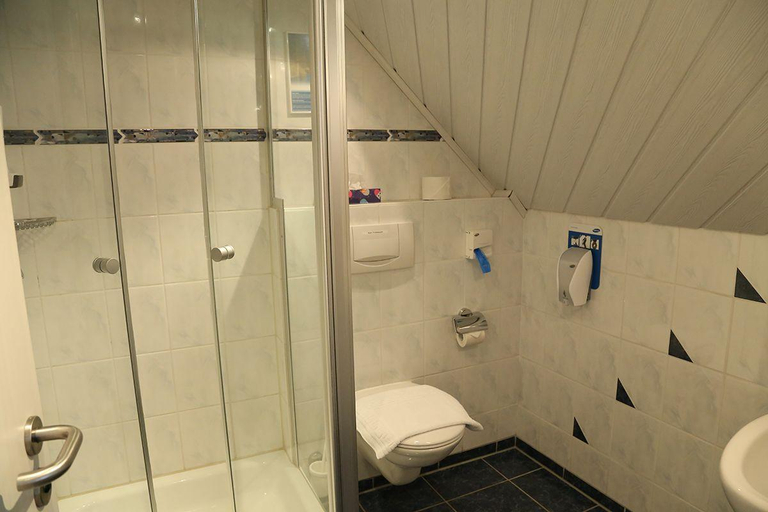 Bathroom 4, Zu Mullers Winkelhausen, Neuburg-Schrobenhausen