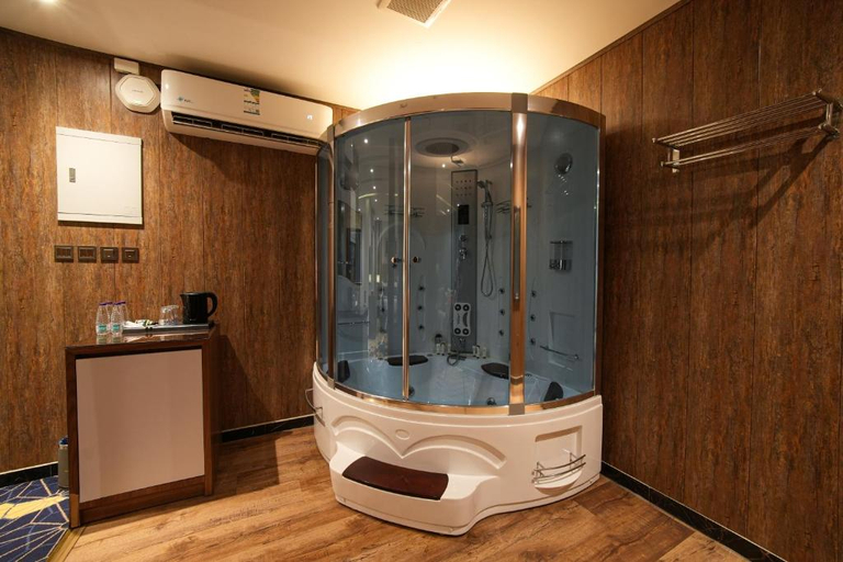 Bathroom, Valley Hills Hotel