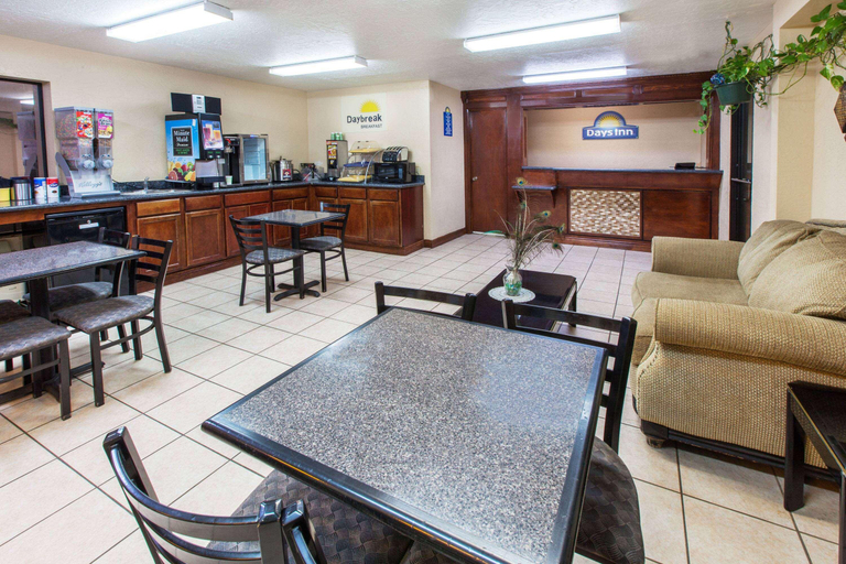 Food & Drinks 5, Days Inn by Wyndham El Reno, Canadian