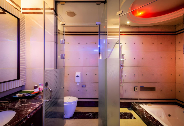 Bathroom 3, King Princess Motel, Tainan