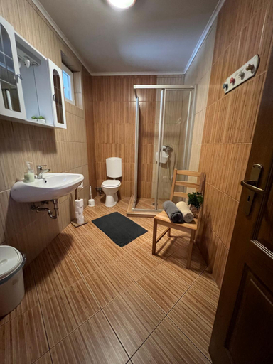 Bathroom 2, Szilvia Panzio, Szekszárd