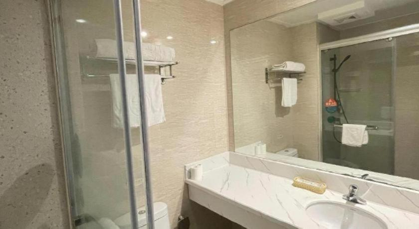 Bathroom 3, GreenTree Inn Hotel - Nantong Hongming Plaza, Nantong