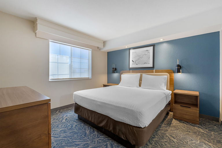 Bedroom 1, Best Western Hesperia-Victorville Suites, San Bernardino