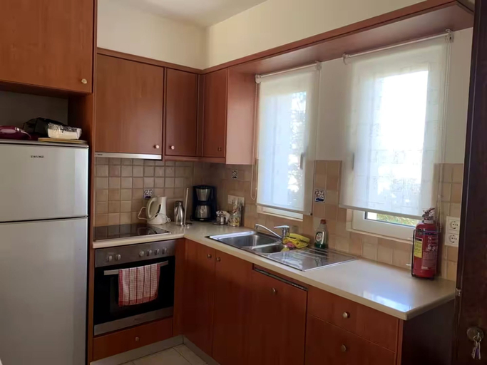 Others 4, Cassiopeia 1BR Apt on Beach with Pool, Crete