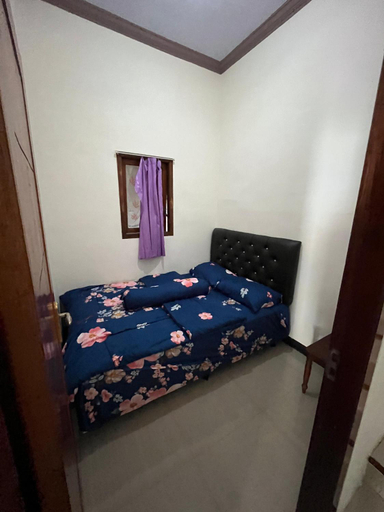 Bedroom 3, Widodaren Homestay twin bed, Probolinggo