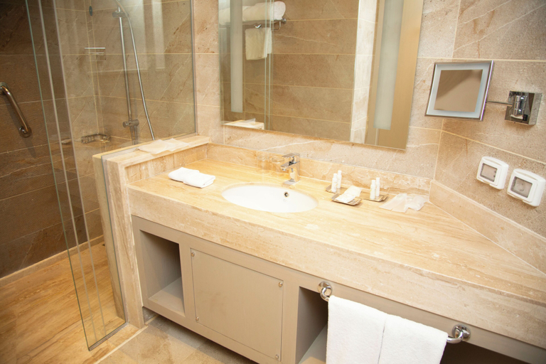 Bathroom 5, Swiss Inn Resort Hurghada - All Inclusive, Al-Ghurdaqah