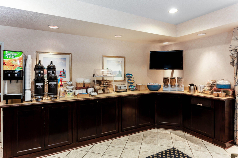 Food & Drinks 5, La Quinta Inn & Suites Milwaukee Southwest, Waukesha