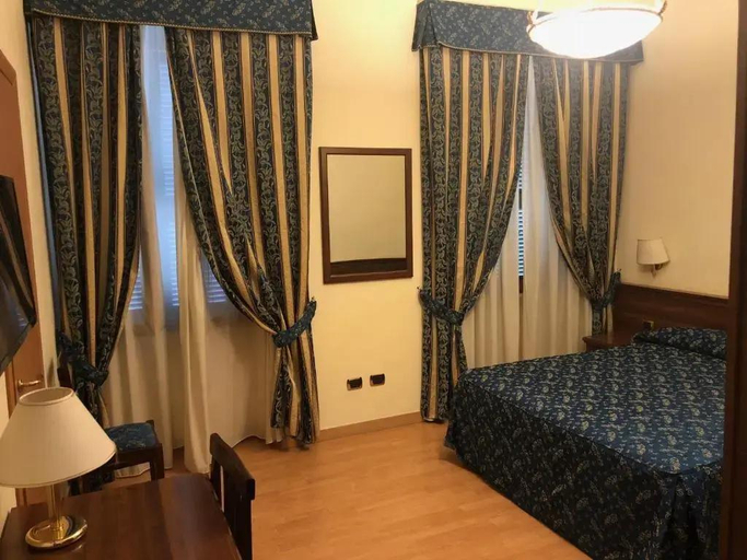 Bedroom, colosseo roma, Rome
