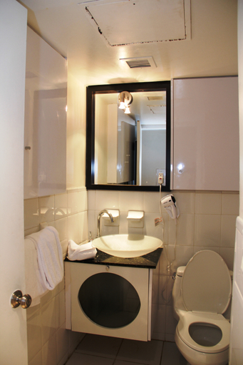 Bathroom, Casablanca on the Ocean East Tower, Miami-Dade