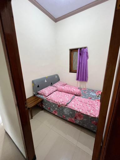 Bedroom 4, Widodaren Homestay twin bed, Probolinggo