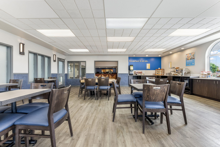 Food & Drinks 5, Days Inn & Suites by Wyndham Thunder Bay, Thunder Bay
