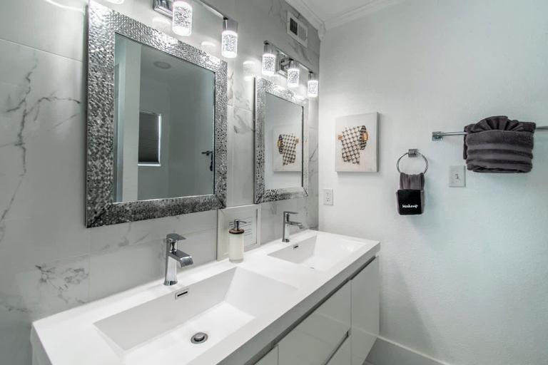 Bathroom 2, Ocean Drive Splendor Awaits, Nueces