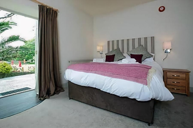 Bedroom, The Kings Arms, Dorset