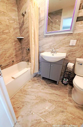 Bathroom 4, Motel Bonsoir, Joliette