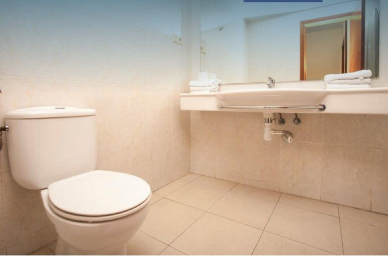 Bathroom, Rentalmar Bahia Dorada and Iris, Tarragona