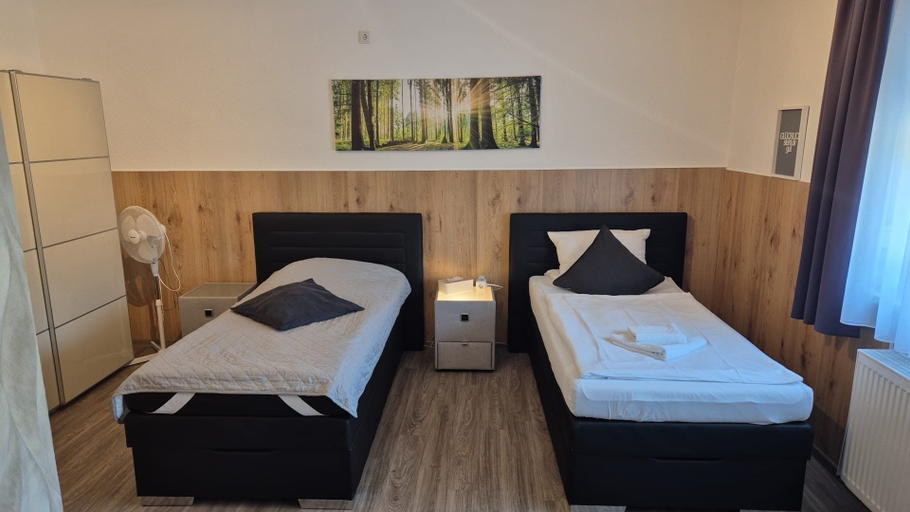 Bedroom 3, Gästehaus Würzburg 24h, Würzburg