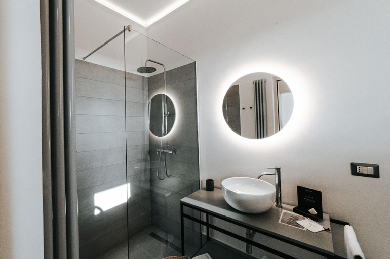 Bathroom 4, Palazzo Frangipane, Lecce
