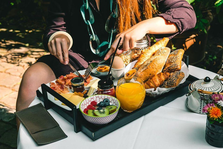 Food & Drinks