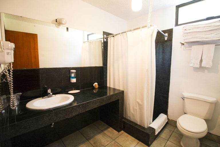 Bathroom, Cabana Suiza, Mixco