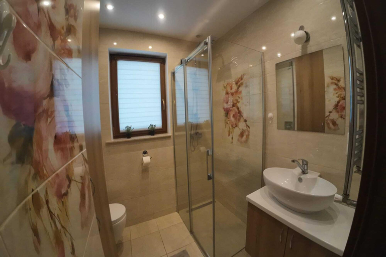 Bathroom 5, Holiday Home, 4 Bedrooms, Private Garden, Słupsk