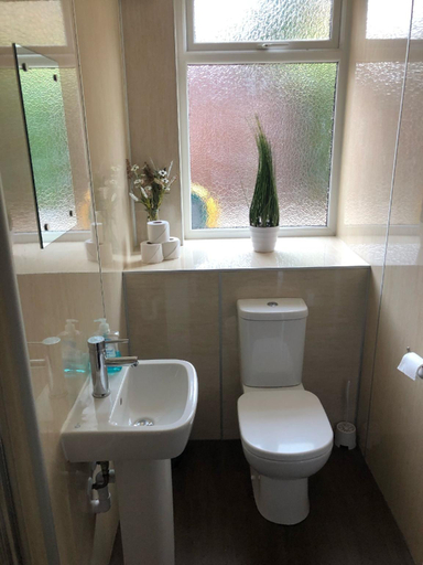 Bathroom 4, Rossal House Apartments, Highland
