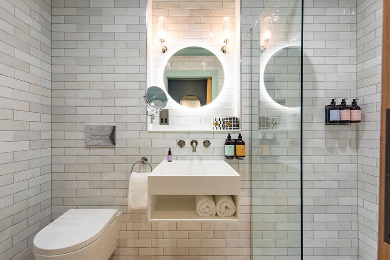 Bathroom 5, The Bass and Barrel, East Lothian
