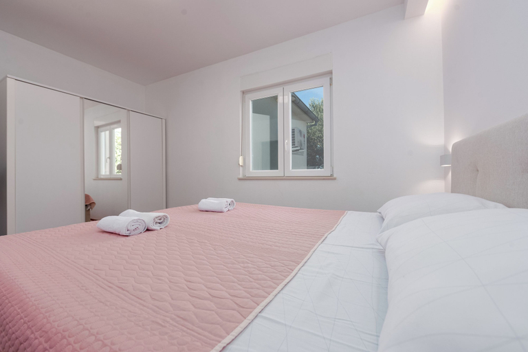 Room 4, Olive House Pool & Garden, Zemunik Donji
