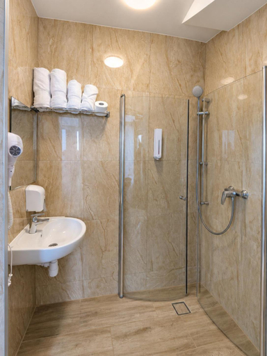 Bathroom 3, Mile Gdansk Airport & Parking Dlugoterminowy, Gdańsk City